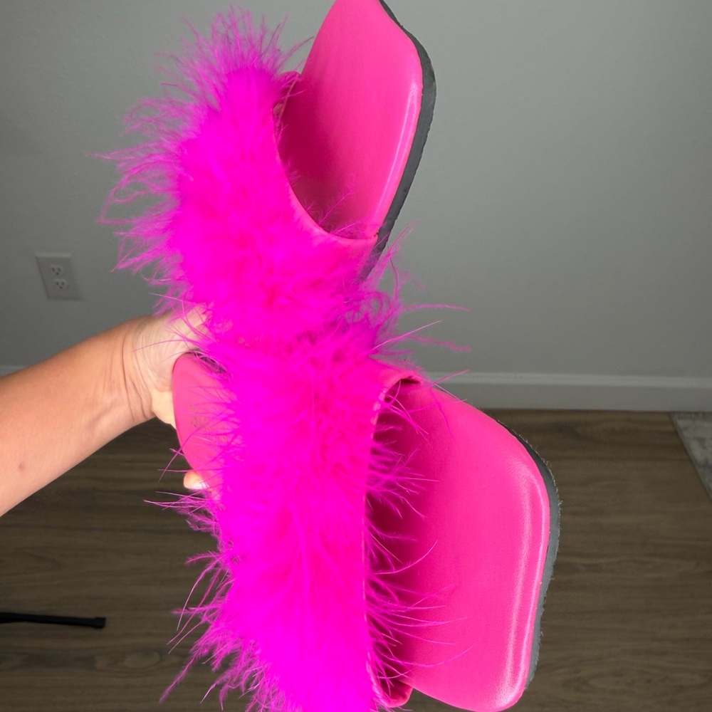 Nordstrom Vibrant Pink Feathered Sandals - Picture 3 of 9